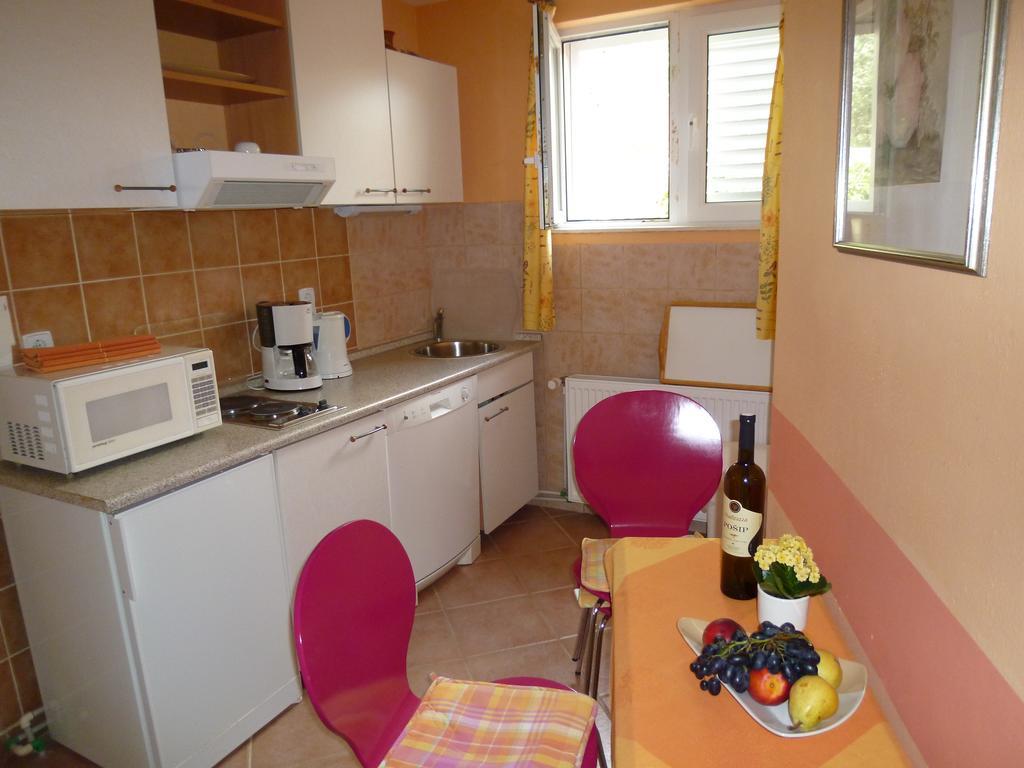 Apartments Helena Оребич Екстер'єр фото