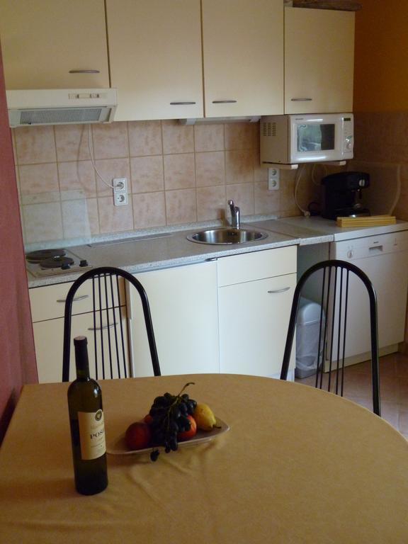 Apartments Helena Оребич Екстер'єр фото